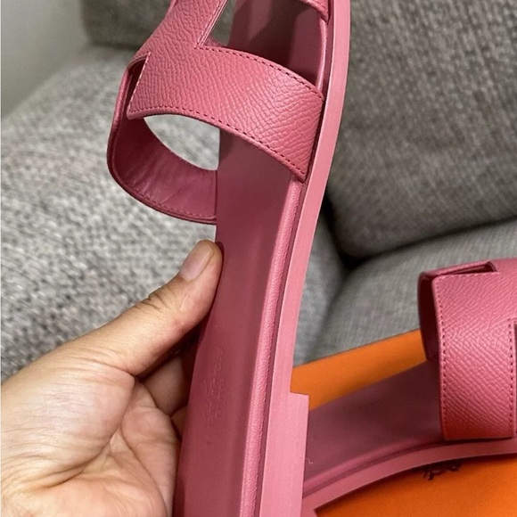 NEW HERMÈS Rose de Venise Epsom Calfskin Oran Sandals - Picture 9 of 13
